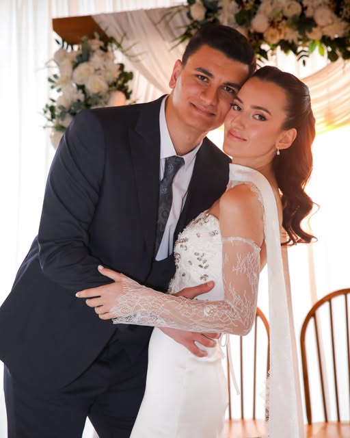 Düğün çekiminde birbirine sarılan gelin ve damat